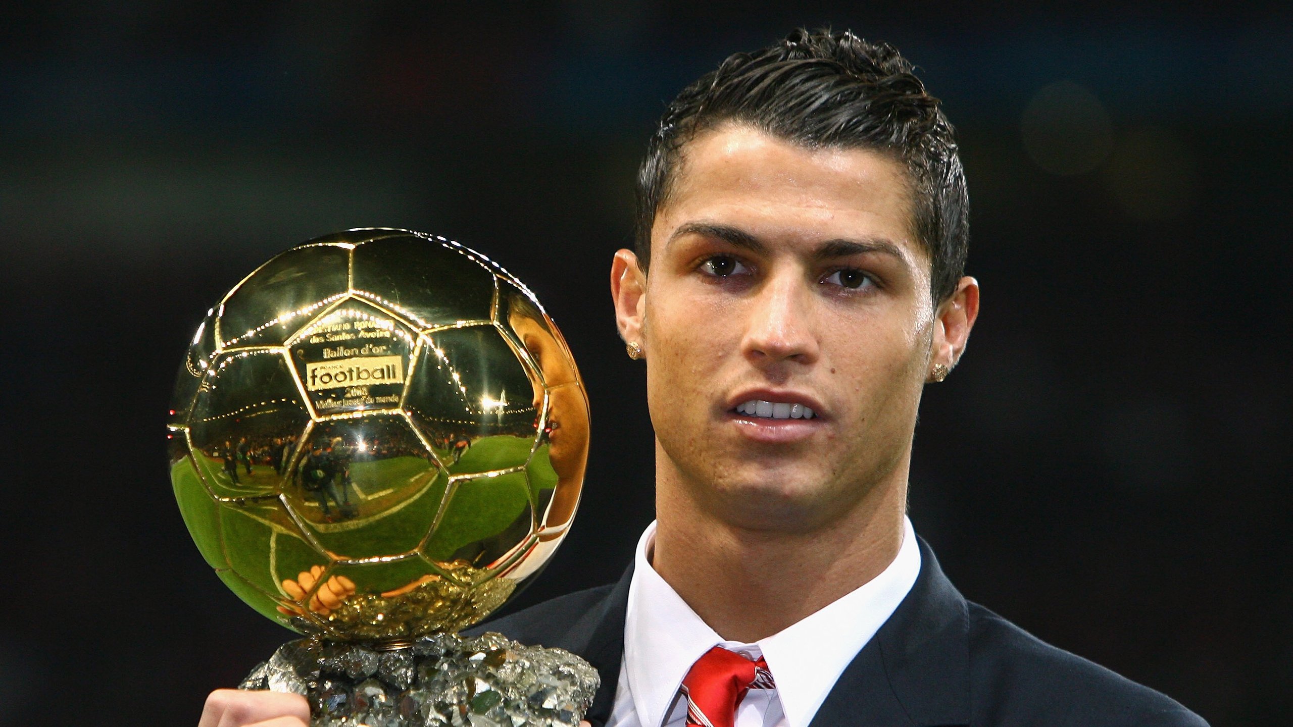 足球视频裁判系统全面普及实施，足球裁判视角