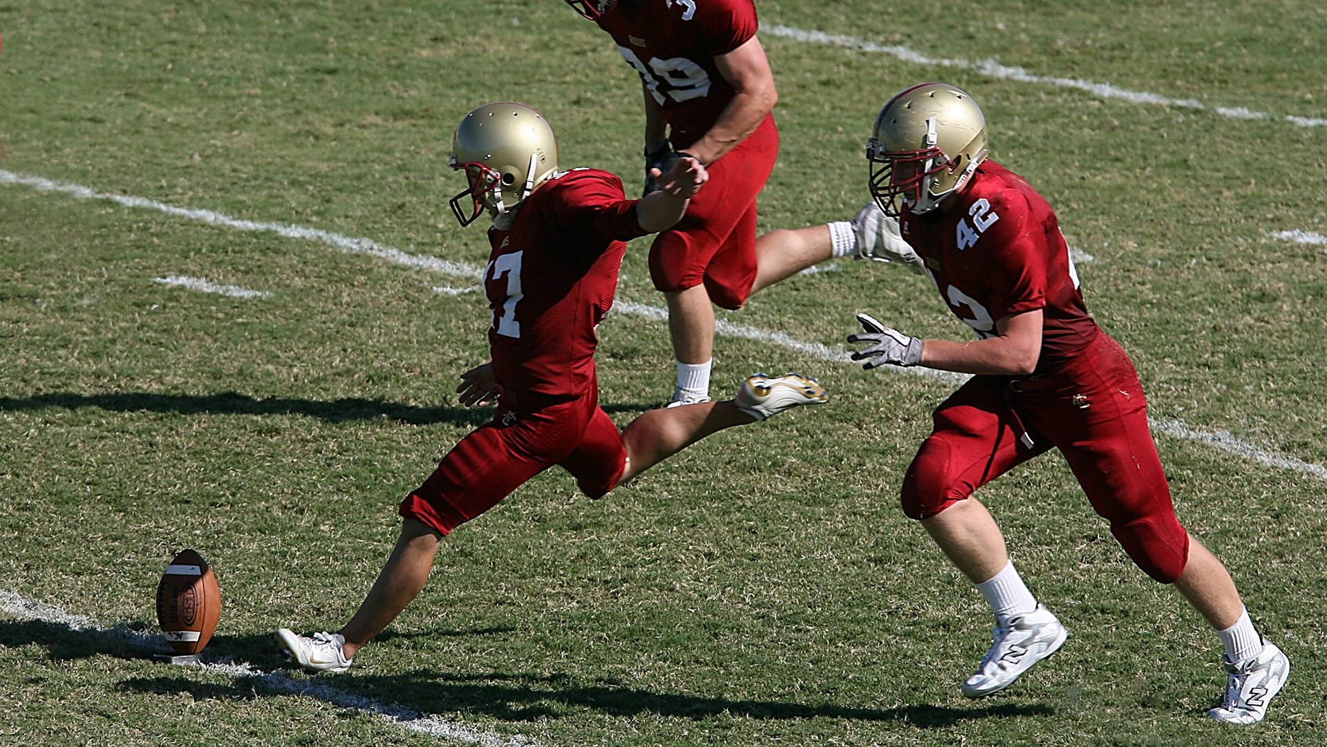 麦肯齐：凭借精准的反击和快速的移动，他成为全黑队背后位置的最强球员